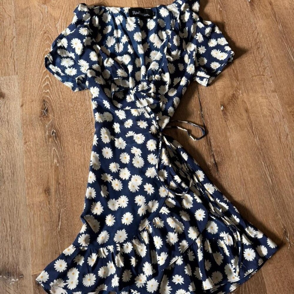 Realisation Par Blue and white daisy floral 100%‎ silk ruffle wrap dress size S